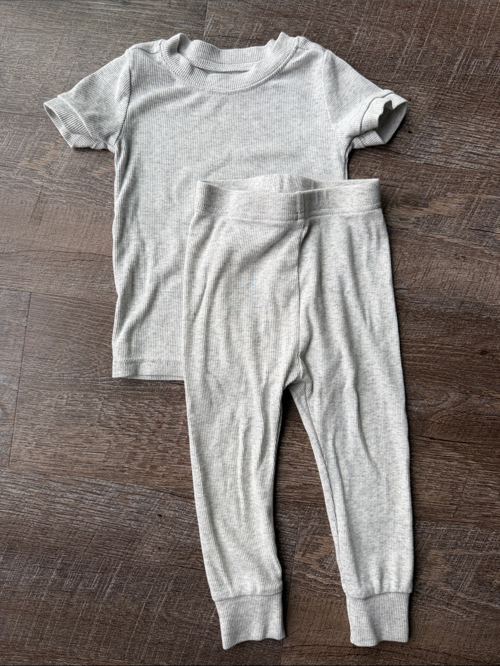 Old Navy Gray Ribbed Short-Sleeve Kids Pajama Set